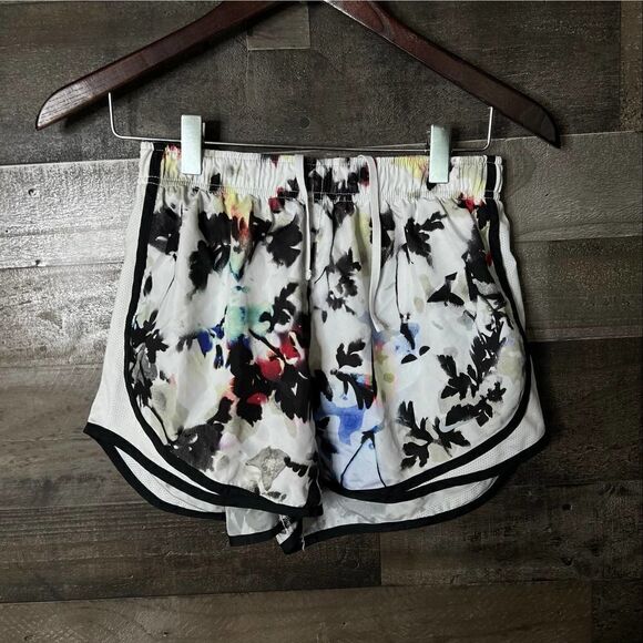 Nike Tempo Floral Shorts Small - Picture 2 of 4